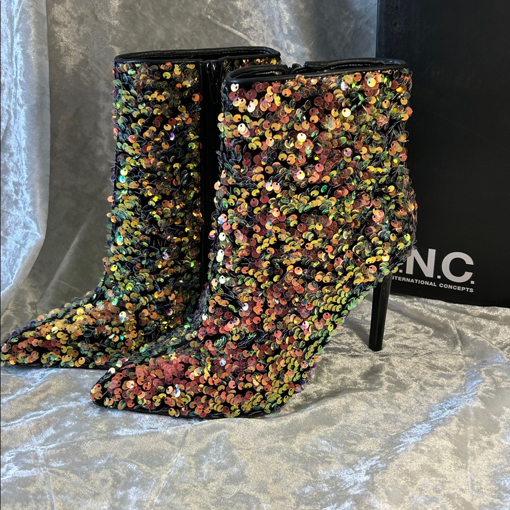 NWT SEQUINED ANKLE BOOTS 7M